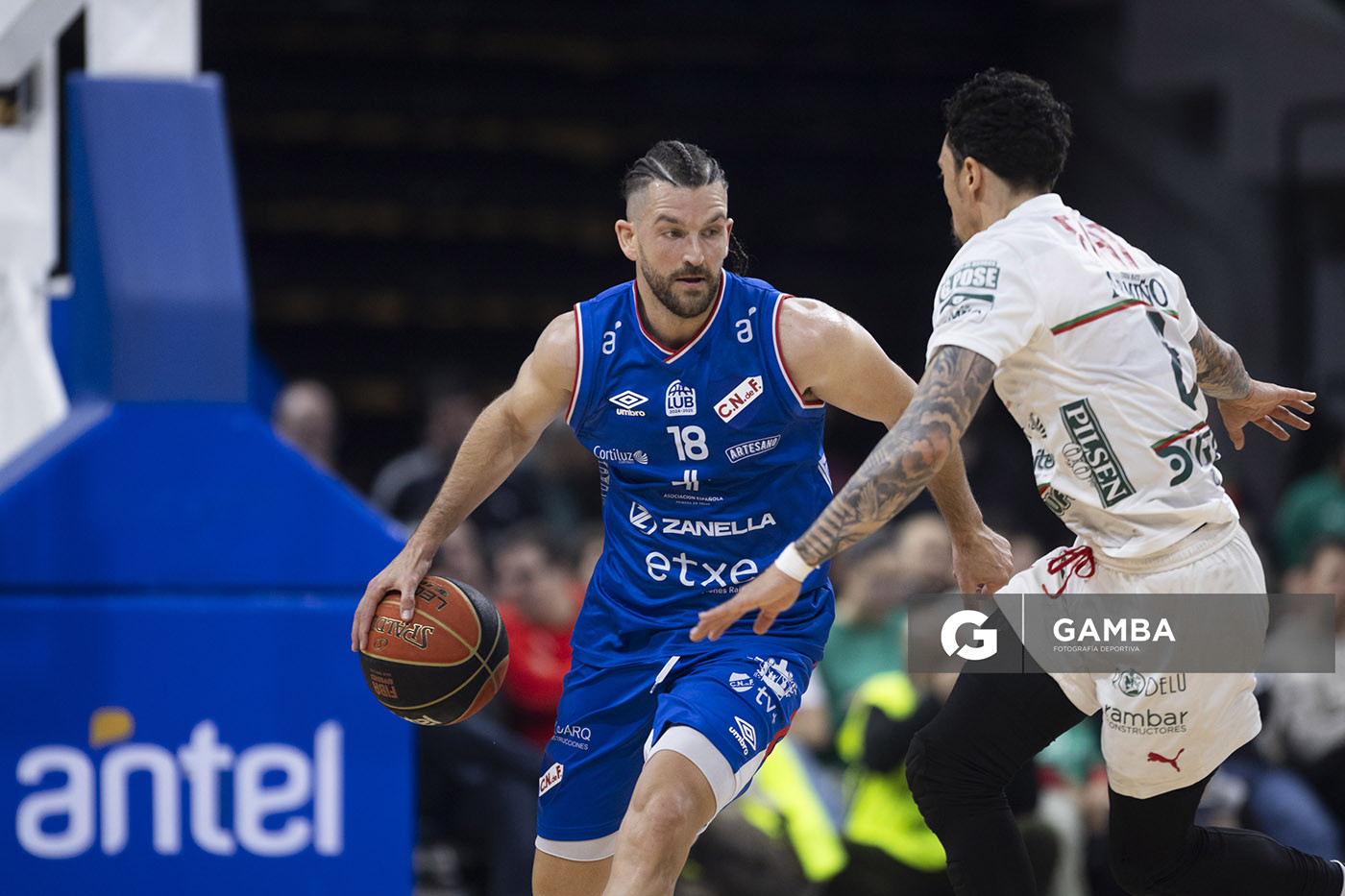 Gastón Semiglia, de Nacional. Liga Uruguaya de Básquetbol. Antel Arena.