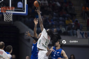Frank Hassell, de Aguada. Liga Uruguaya de Básquetbol. Antel Arena.