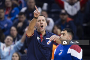Álvaro Ponce, director técnico de Nacional. Liga Uruguaya de Básquetbol. Antel Arena.