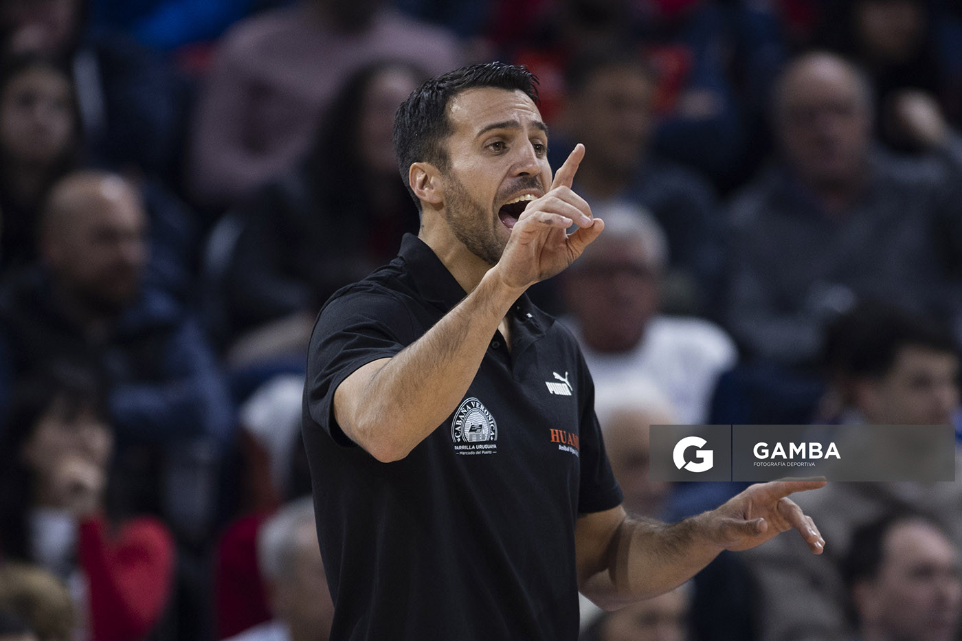 Germán Cortizas, director técnico de Aguada. Liga Uruguaya de Básquetbol. Antel Arena.