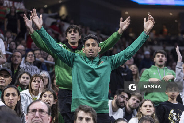 Hinchas de Aguada. Liga Uruguaya de Básquetbol. Antel Arena.