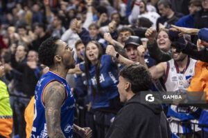 Michael Smith, de Nacional. Liga Uruguaya de Básquetbol. Antel Arena.