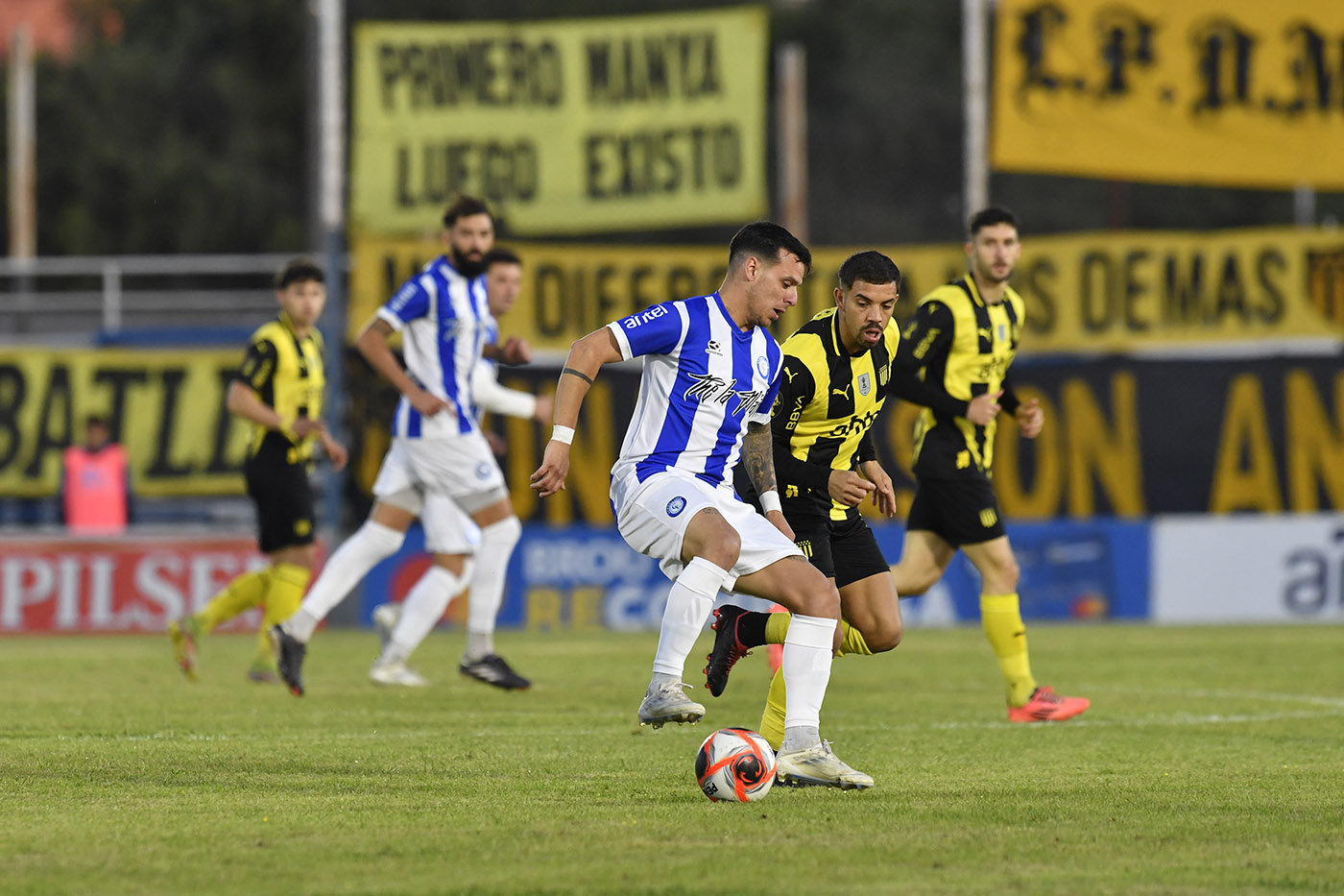 Cerro Largo 1 - Peñarol 1. F2INT25.