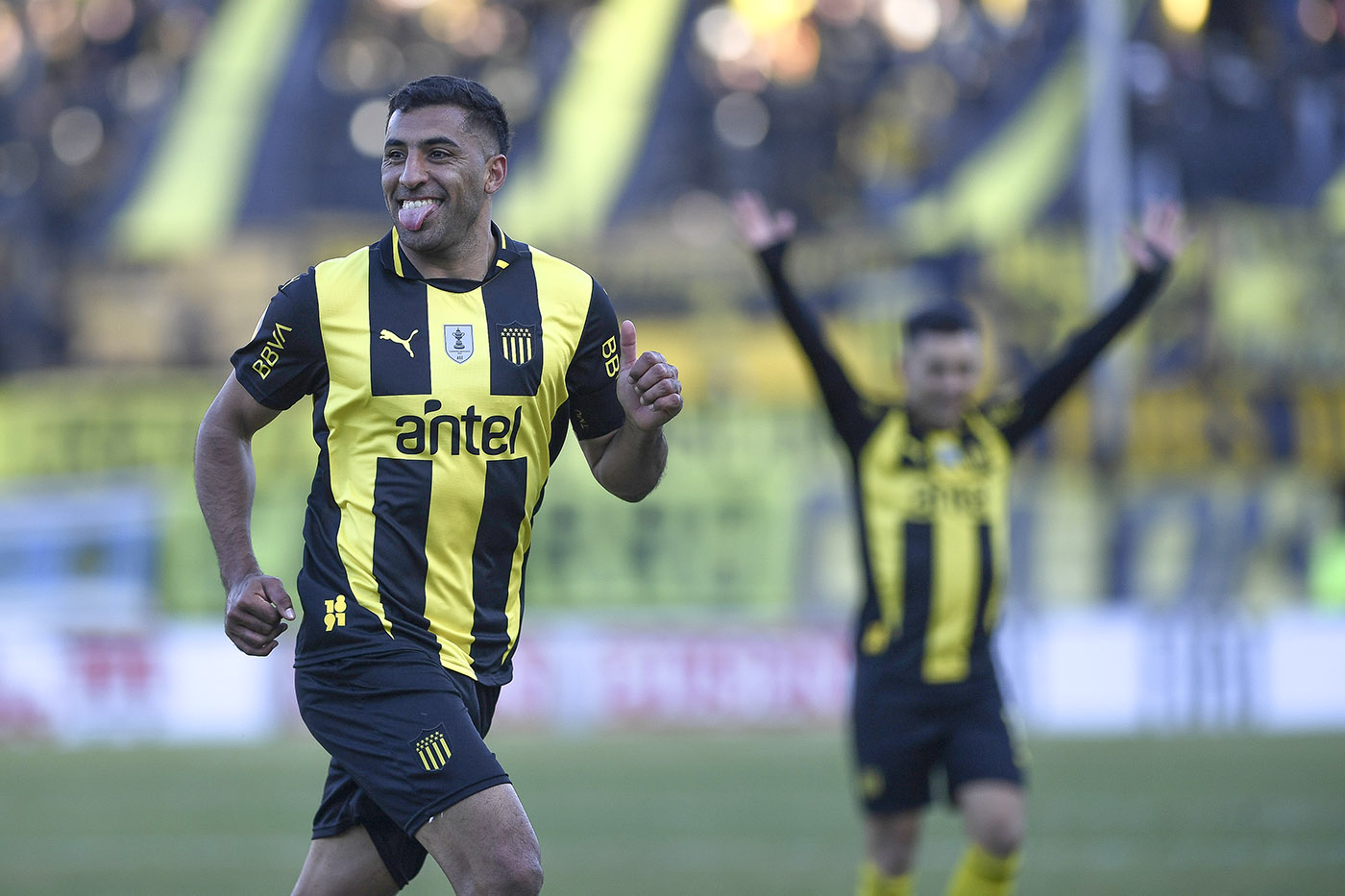 Peñarol 2 - Cerro 0. F7INT25.