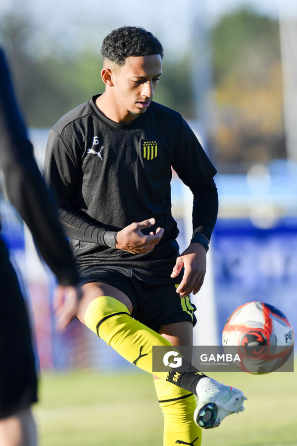 Stiven Muhlethaler, de Peñarol. Torneo Intermedio. Estadio Antonio Ubilla.
