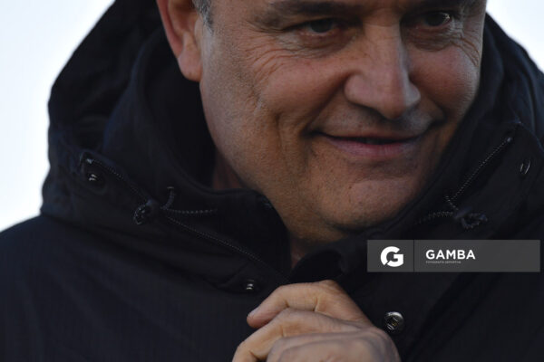 Diego Aguirre, director técnico de Peñarol. Torneo Intermedio. Estadio Antonio Ubilla.