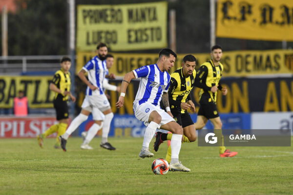 Torneo Intermedio. Estadio Antonio Ubilla.