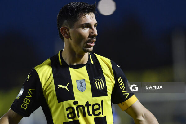 Maximiliano Silvera, de Peñarol. Torneo Intermedio. Estadio Antonio Ubilla.