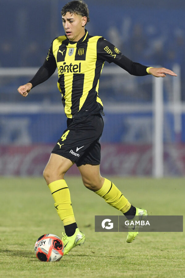 Juan Rodríguez, de Peñarol. Torneo Intermedio. Estadio Antonio Ubilla.