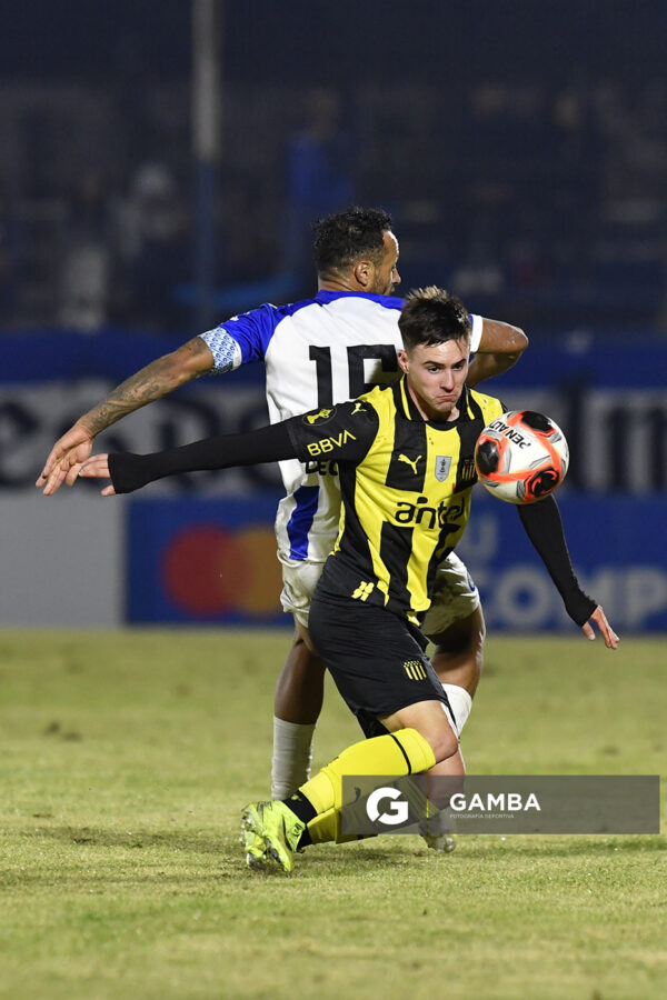 Torneo Intermedio. Estadio Antonio Ubilla.