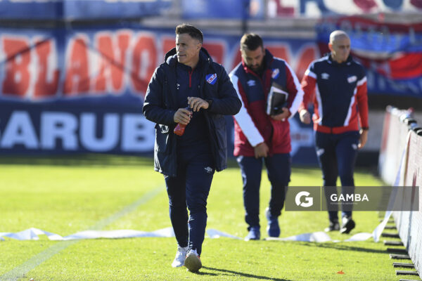 Pablo Peirano, director técnico de Nacional. Torneo Intermedio. Estadio Parque Alfredo V. Viera.