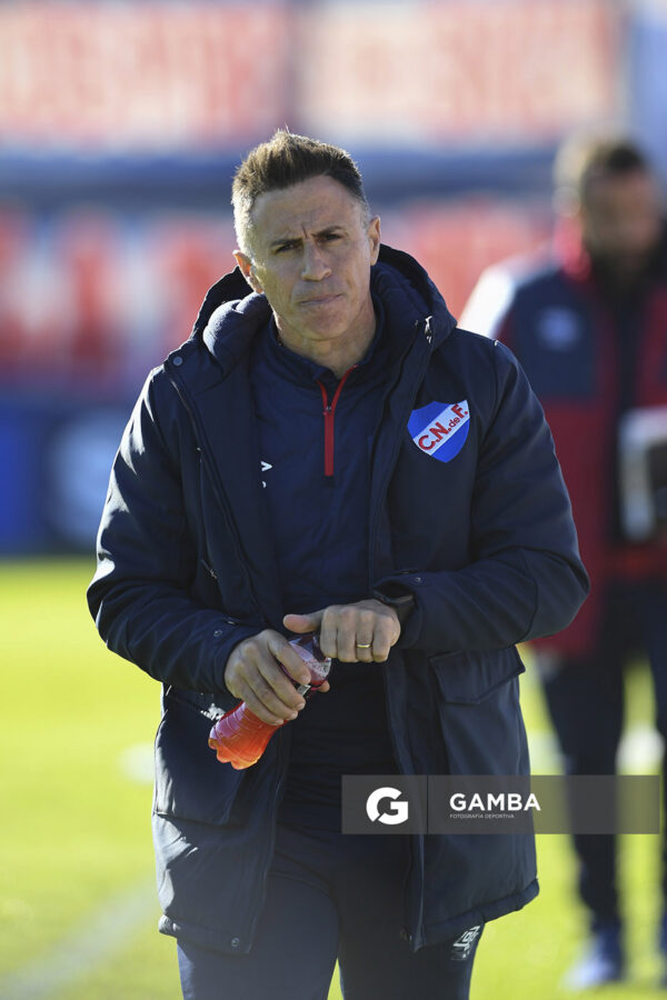 Pablo Peirano, director técnico de Nacional. Torneo Intermedio. Estadio Parque Alfredo V. Viera.