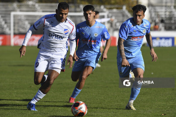 Lucas Morales, de Nacional. Torneo Intermedio. Estadio Parque Alfredo V. Viera.