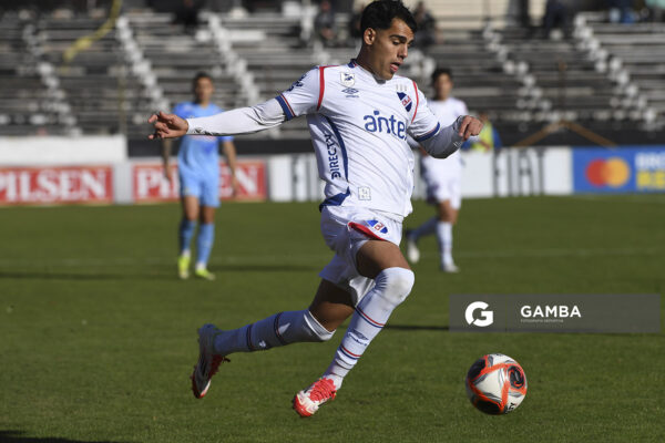 Lucas Villalba, de Nacional. Torneo Intermedio. Estadio Parque Alfredo V. Viera.