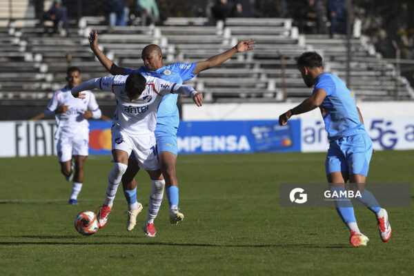 Lucas Villalba, de Nacional. Torneo Intermedio. Estadio Parque Alfredo V. Viera.