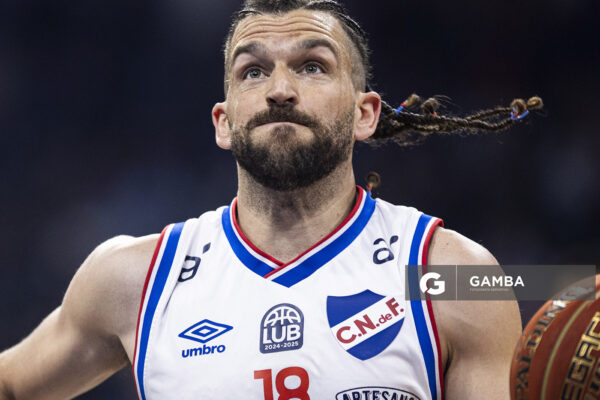Gastón Semiglia, de Nacional. Liga Uruguaya de Básquetbol. Antel Arena.