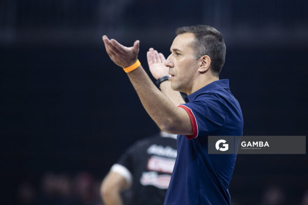 Álvaro Ponce, director técnico de Nacional. Liga Uruguaya de Básquetbol. Antel Arena.