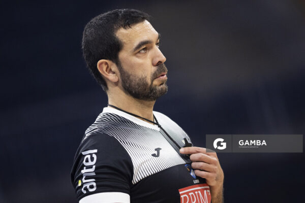 Gonzalo Salgueiro, árbitro. Liga Uruguaya de Básquetbol. Antel Arena.