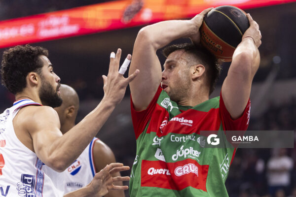 Agustín Zuvich, de Aguada. Liga Uruguaya de Básquetbol. Antel Arena.