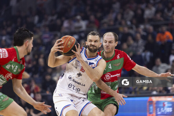 Gastón Semiglia, de Nacional. Liga Uruguaya de Básquetbol. Antel Arena.