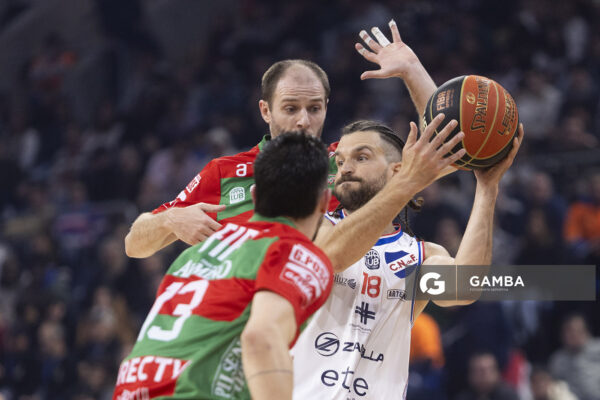 Gastón Semiglia, de Nacional. Liga Uruguaya de Básquetbol. Antel Arena.