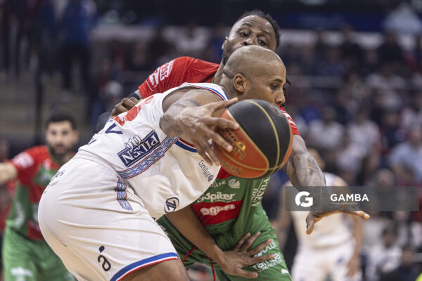 Ernesto Oglivie, de Nacional. Liga Uruguaya de Básquetbol. Antel Arena.
