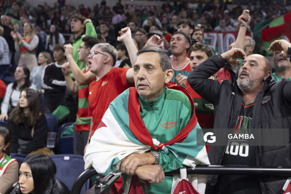 Hinchas de Aguada. Liga Uruguaya de Básquetbol. Antel Arena.