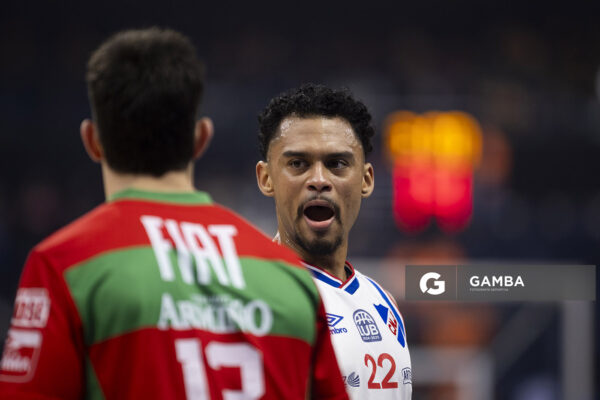 Michael Smith, de Nacional. Liga Uruguaya de Básquetbol. Antel Arena.
