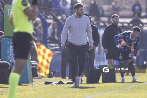Joaquín Papa, director técnico de Liverpool. Torneo Intermedio. Estadio Belvedere.