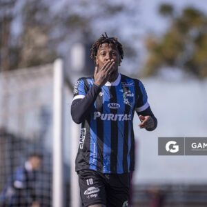 Abel Hernández, de Liverpool. Torneo Intermedio. Estadio Belvedere.