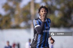 Abel Hernández, de Liverpool. Torneo Intermedio. Estadio Belvedere.
