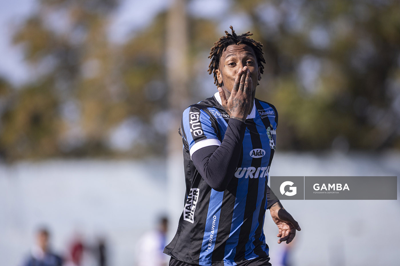 Abel Hernández, de Liverpool. Torneo Intermedio. Estadio Belvedere.