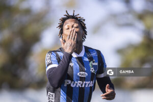 Abel Hernández, de Liverpool. Torneo Intermedio. Estadio Belvedere.
