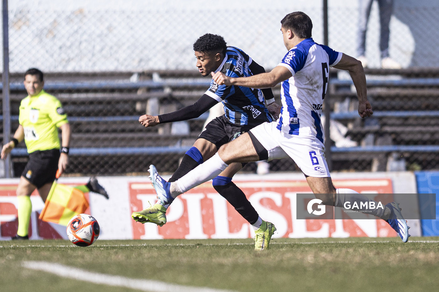 Kevin Amaro, de Liverpool. Torneo Intermedio. Estadio Belvedere.