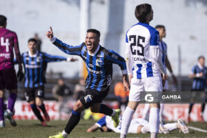 Hugo Quintana, de Liverpool. Torneo Intermedio. Estadio Belvedere.