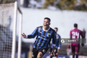 Hugo Quintana, de Liverpool. Torneo Intermedio. Estadio Belvedere.