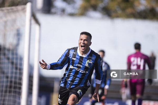Hugo Quintana, de Liverpool. Torneo Intermedio. Estadio Belvedere.