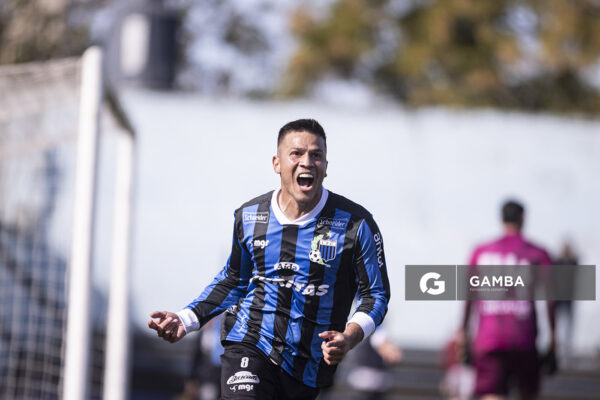 Hugo Quintana, de Liverpool. Torneo Intermedio. Estadio Belvedere.