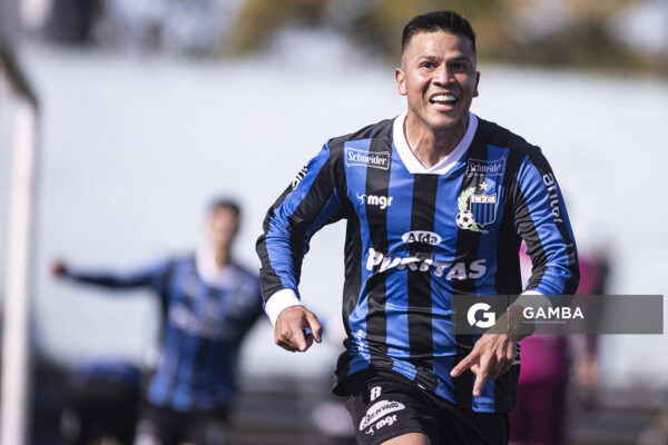 Hugo Quintana, de Liverpool. Torneo Intermedio. Estadio Belvedere.