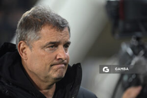 Diego Aguirre, director técnico de Peñarol. Torneo Intermedio. Estadio Campeón del Siglo.