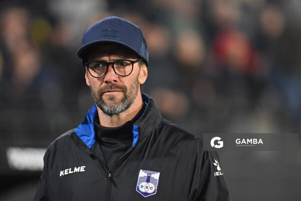 Ignacio Ithurralde, director técnico de Defensor Sporting. Torneo Intermedio. Estadio Campeón del Siglo.