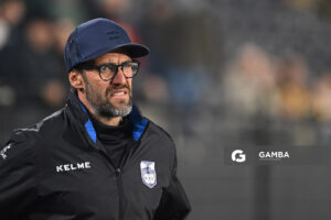 Ignacio Ithurralde, director técnico de Defensor Sporting. Torneo Intermedio. Estadio Campeón del Siglo.