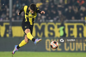 Ignacio Sosa, de Peñarol. Torneo Intermedio. Estadio Campeón del Siglo.