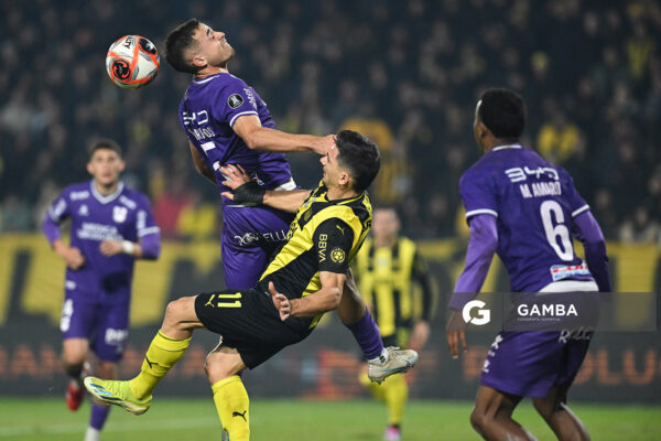 Germán Barrios, de Defensor Sporting. Torneo Intermedio. Estadio Campeón del Siglo.