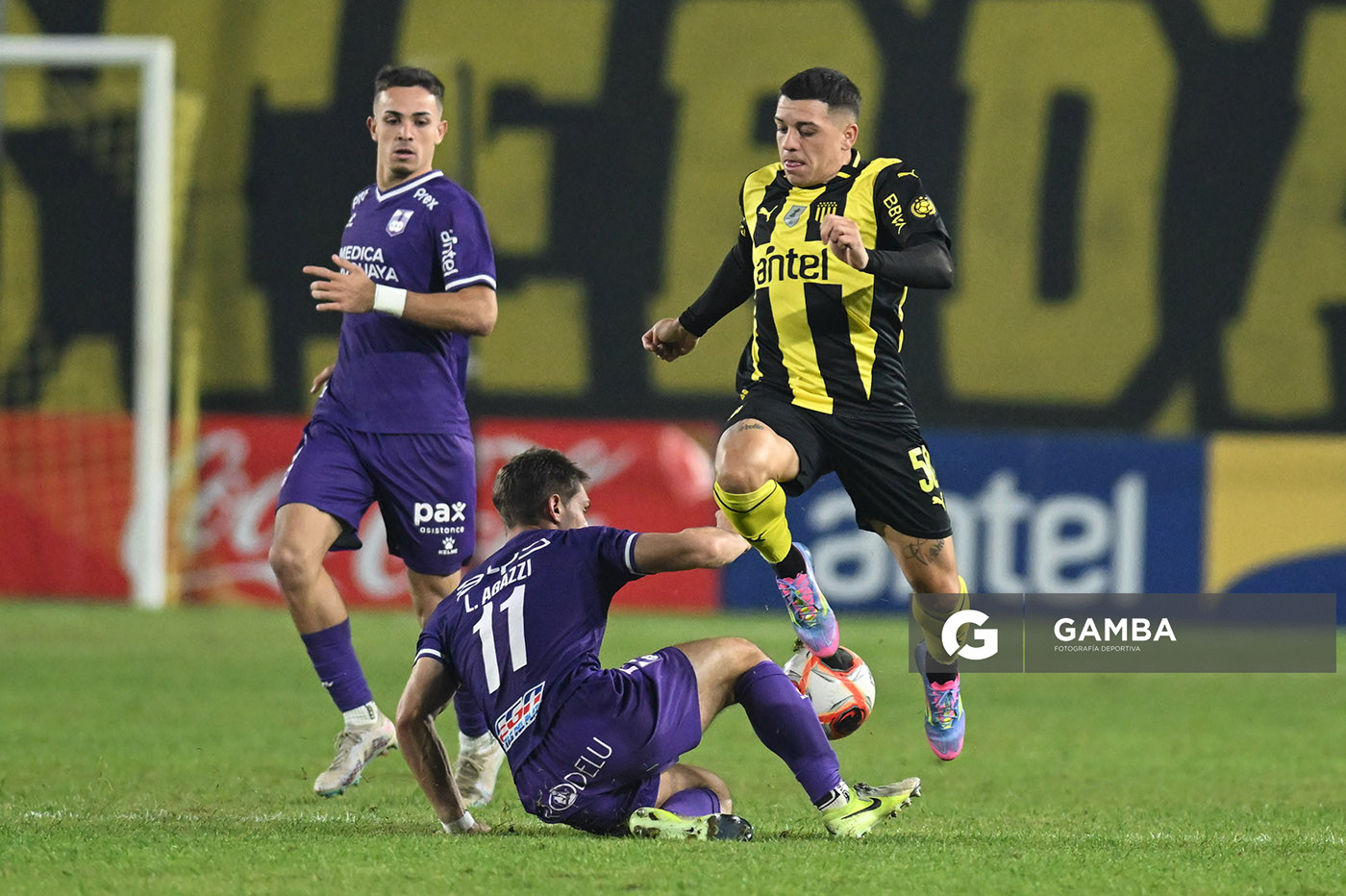 Diego García, de Peñarol. Torneo Intermedio. Estadio Campeón del Siglo.