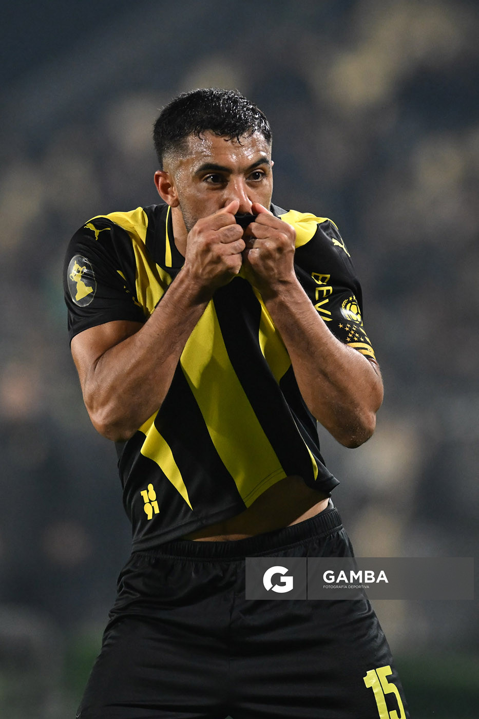 Maximiliano Olivera, de Peñarol. Torneo Intermedio. Estadio Campeón del Siglo.