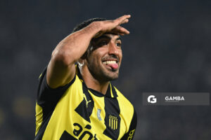 Maximiliano Olivera, de Peñarol. Torneo Intermedio. Estadio Campeón del Siglo.