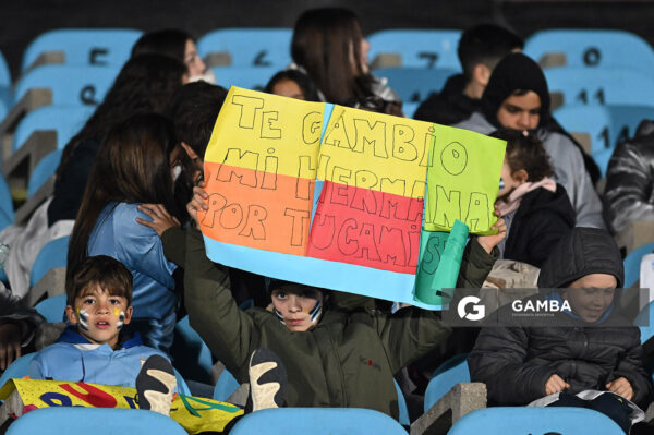 Hinchas de Uruguay. Eliminatorias Sudamericanas. Estadio Centenario.