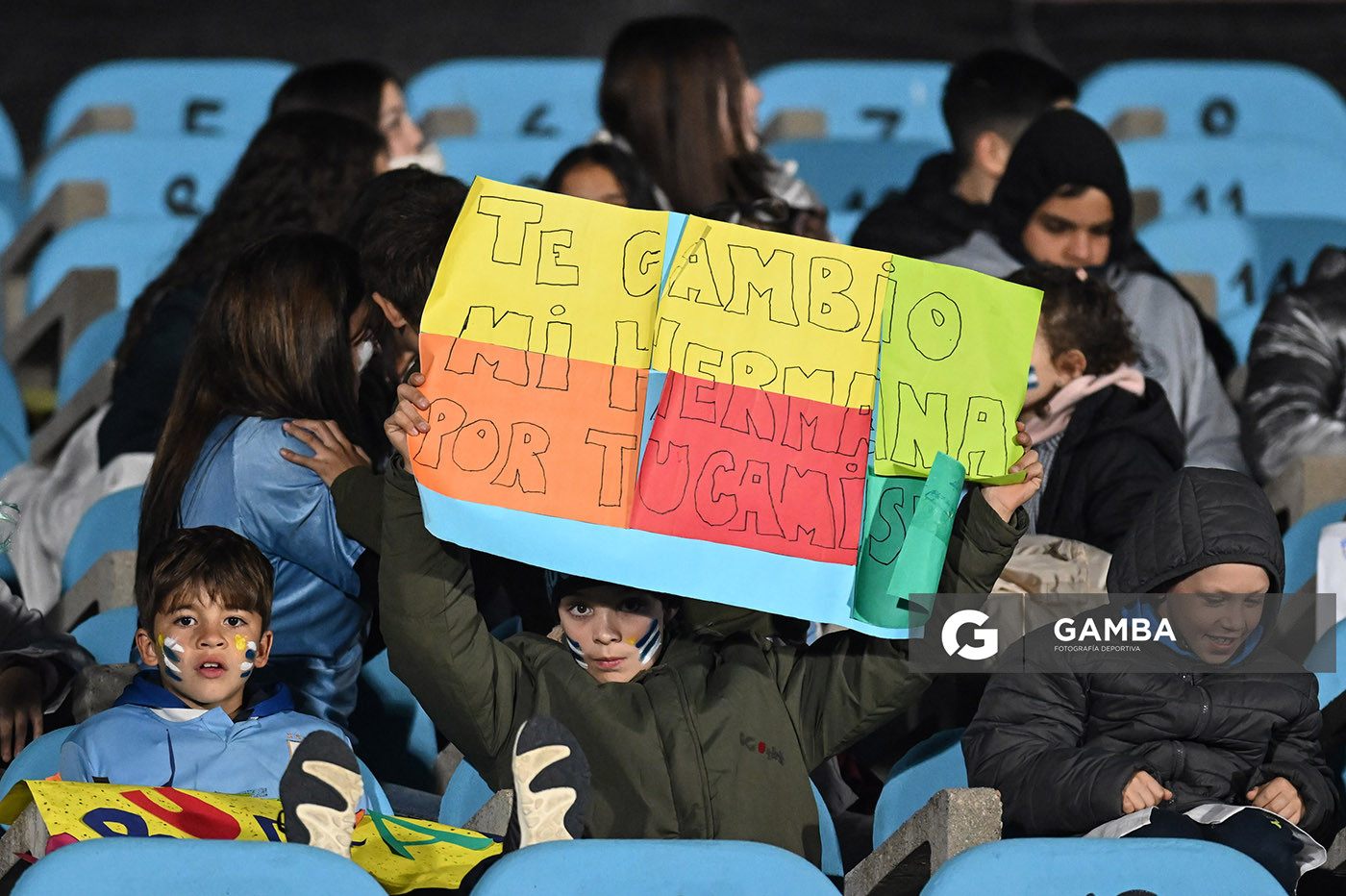 Hinchas de Uruguay. Eliminatorias Sudamericanas. Estadio Centenario.