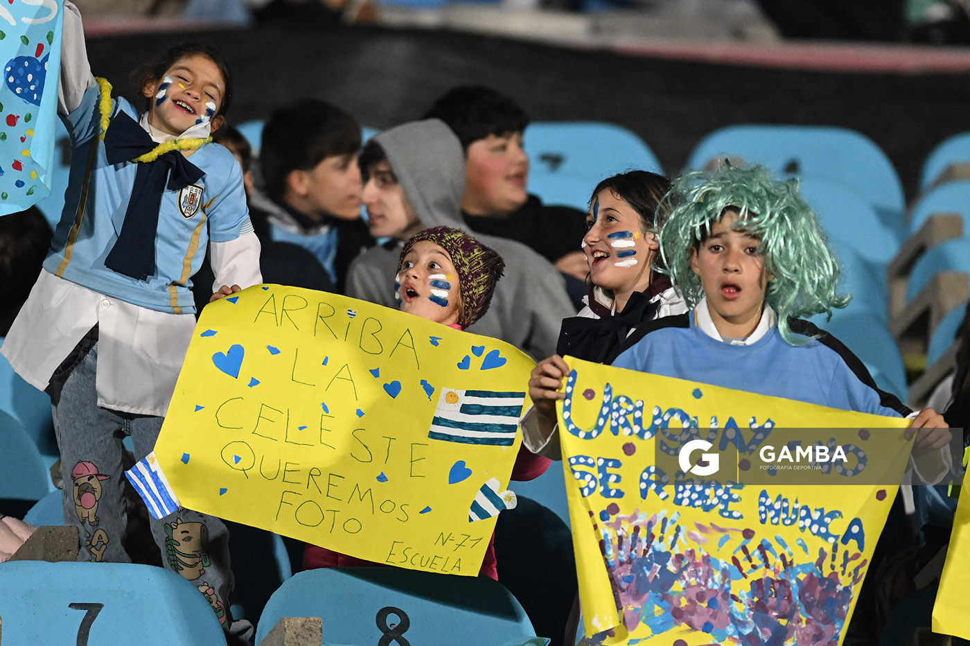 Hinchas de Uruguay. Eliminatorias Sudamericanas. Estadio Centenario.